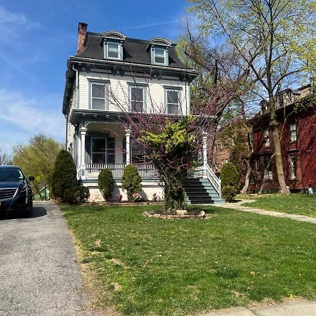 1 Bedroom Private Victorian Apt In Convenient City Location On 5 Acre, Sleeps 4 Poughkeepsie Esterno foto