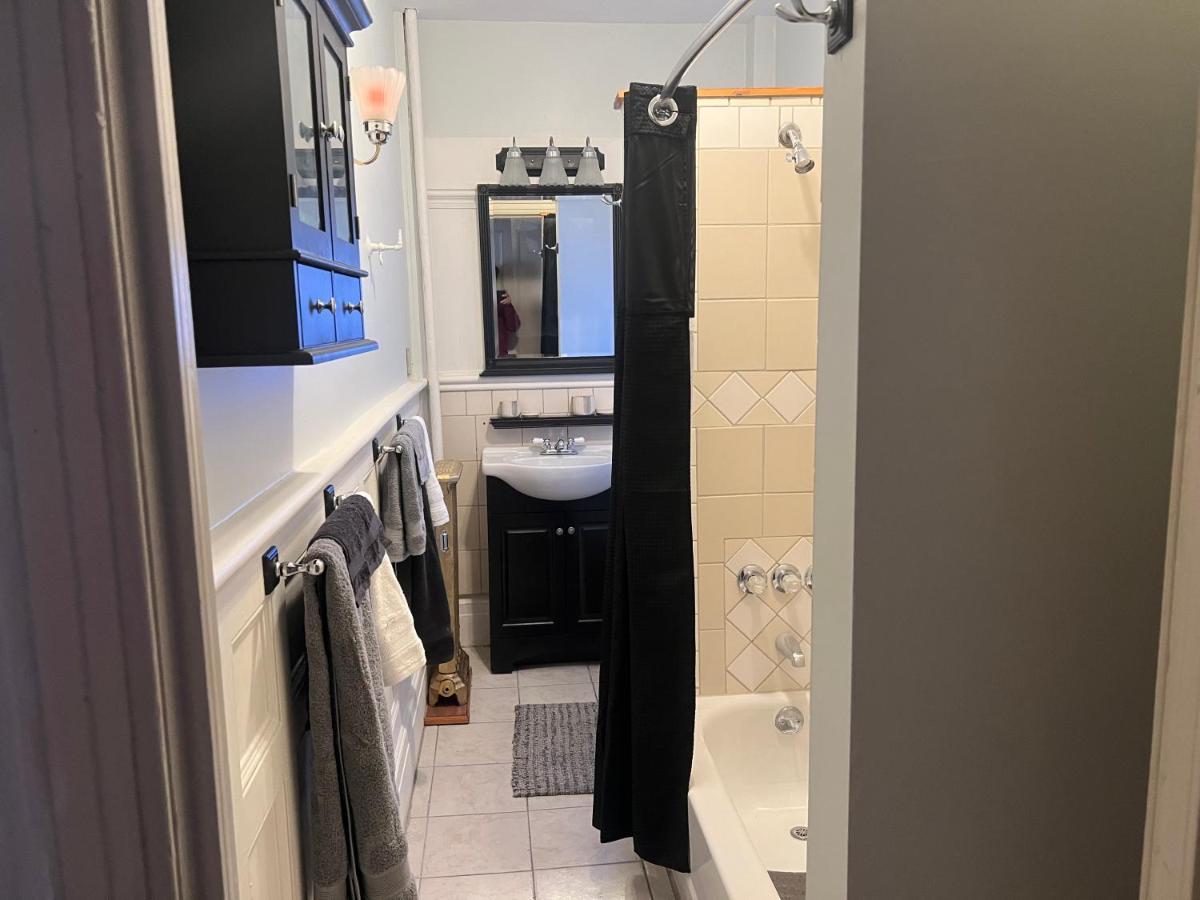 1 Bedroom Private Victorian Apt In Convenient City Location On 5 Acre, Sleeps 4 Poughkeepsie Esterno foto
