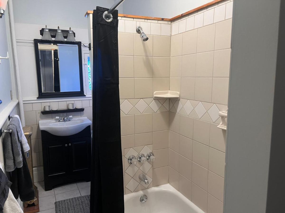 1 Bedroom Private Victorian Apt In Convenient City Location On 5 Acre, Sleeps 4 Poughkeepsie Esterno foto