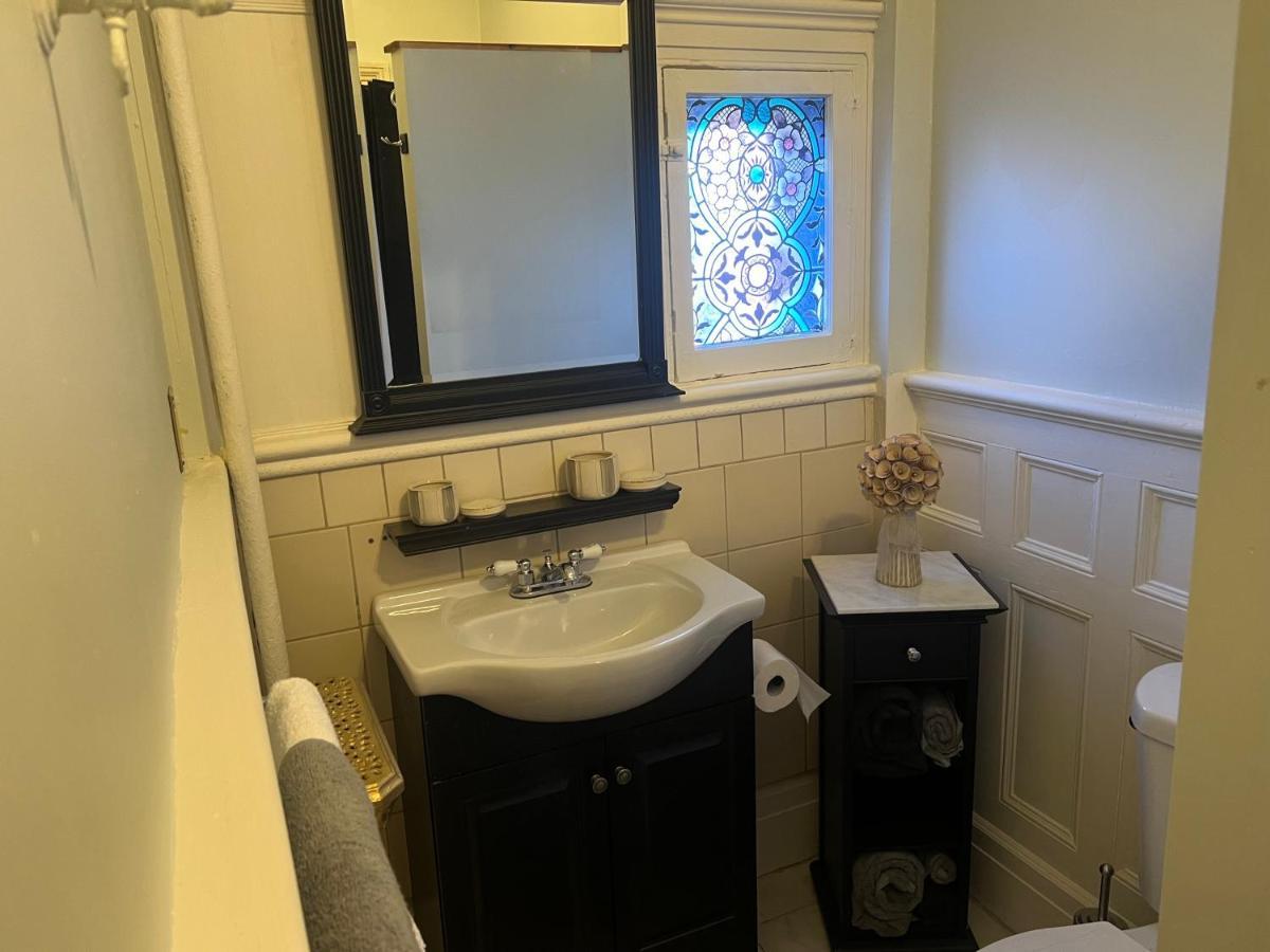 1 Bedroom Private Victorian Apt In Convenient City Location On 5 Acre, Sleeps 4 Poughkeepsie Esterno foto