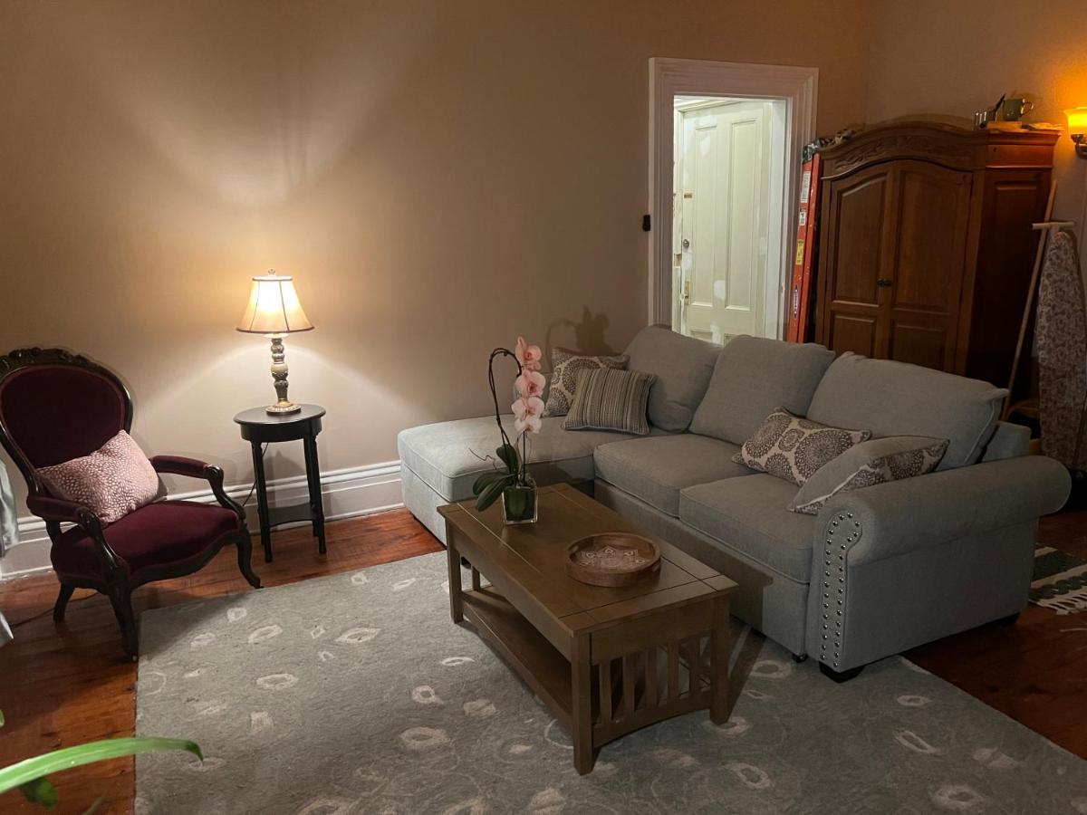 1 Bedroom Private Victorian Apt In Convenient City Location On 5 Acre, Sleeps 4 Poughkeepsie Esterno foto