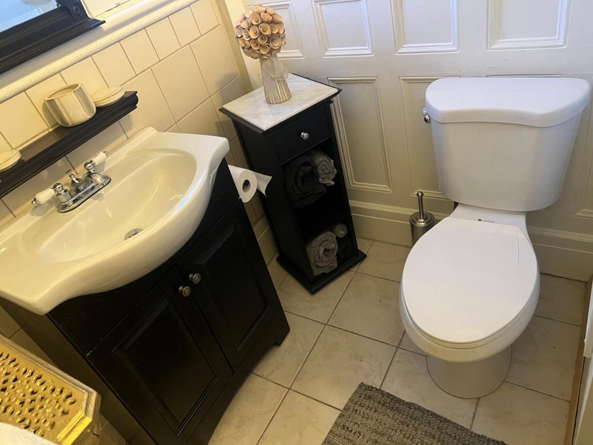 1 Bedroom Private Victorian Apt In Convenient City Location On 5 Acre, Sleeps 4 Poughkeepsie Esterno foto